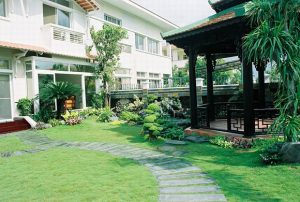 Thiết kế sân vườn theo phong cách hiện đại